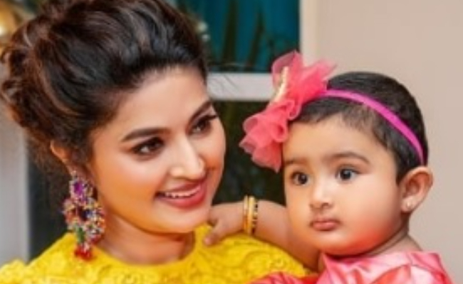 சினேகாவின் மகள் பிறந்தநாள் கொண்டாட்டம் | Actress sneha's daughter birthday celeberation photos goes viral