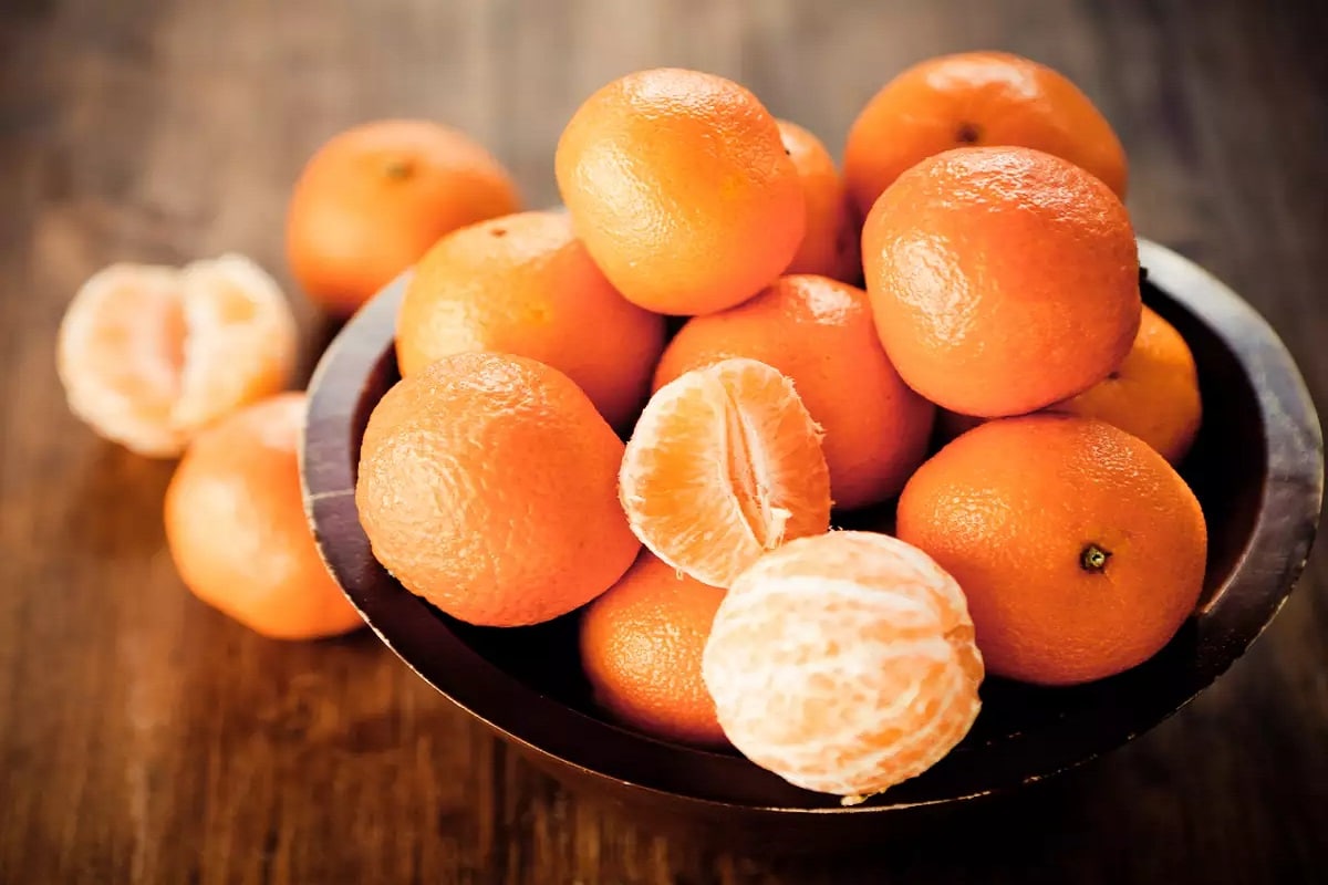 china 4 men eat 30 kg oranges in 30 minutes avoid extra luggage fee