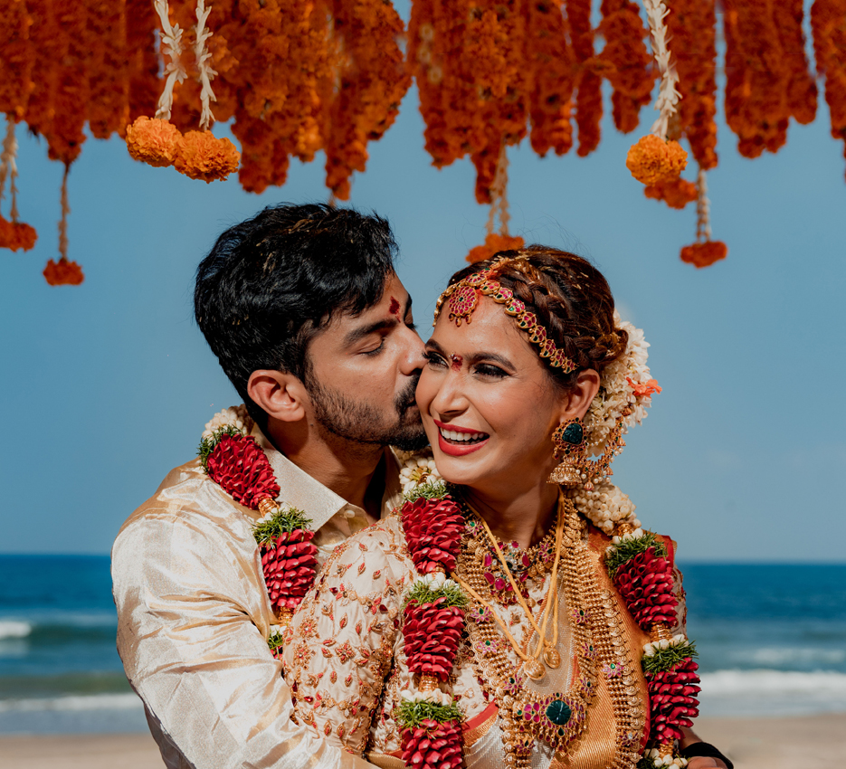 Bigg Boss Tamil fame announces pregnancy in style; Pics go viral ft Mahat Raghavendra and Prachi 