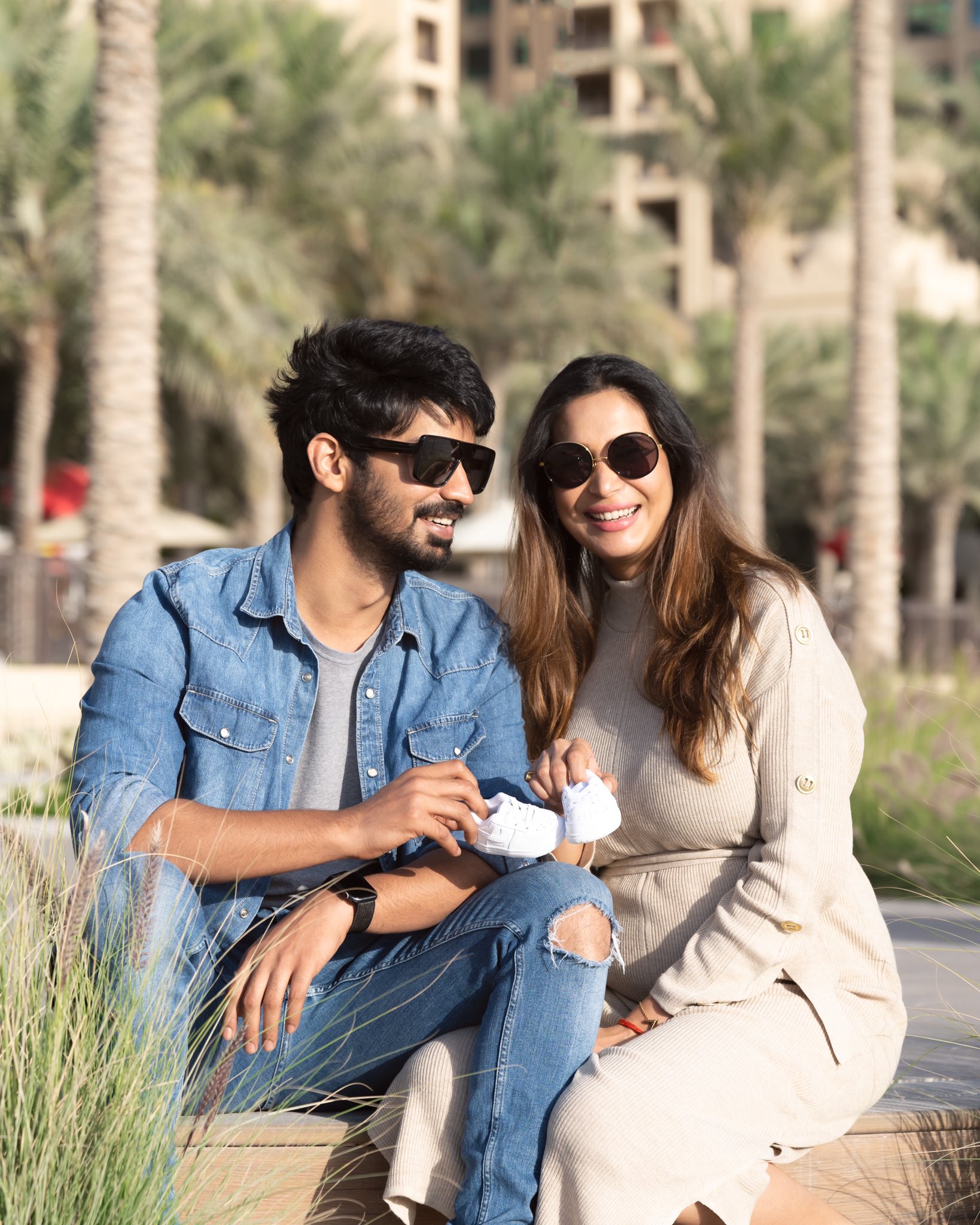 Bigg Boss Tamil fame announces pregnancy in style; Pics go viral ft Mahat Raghavendra and Prachi 