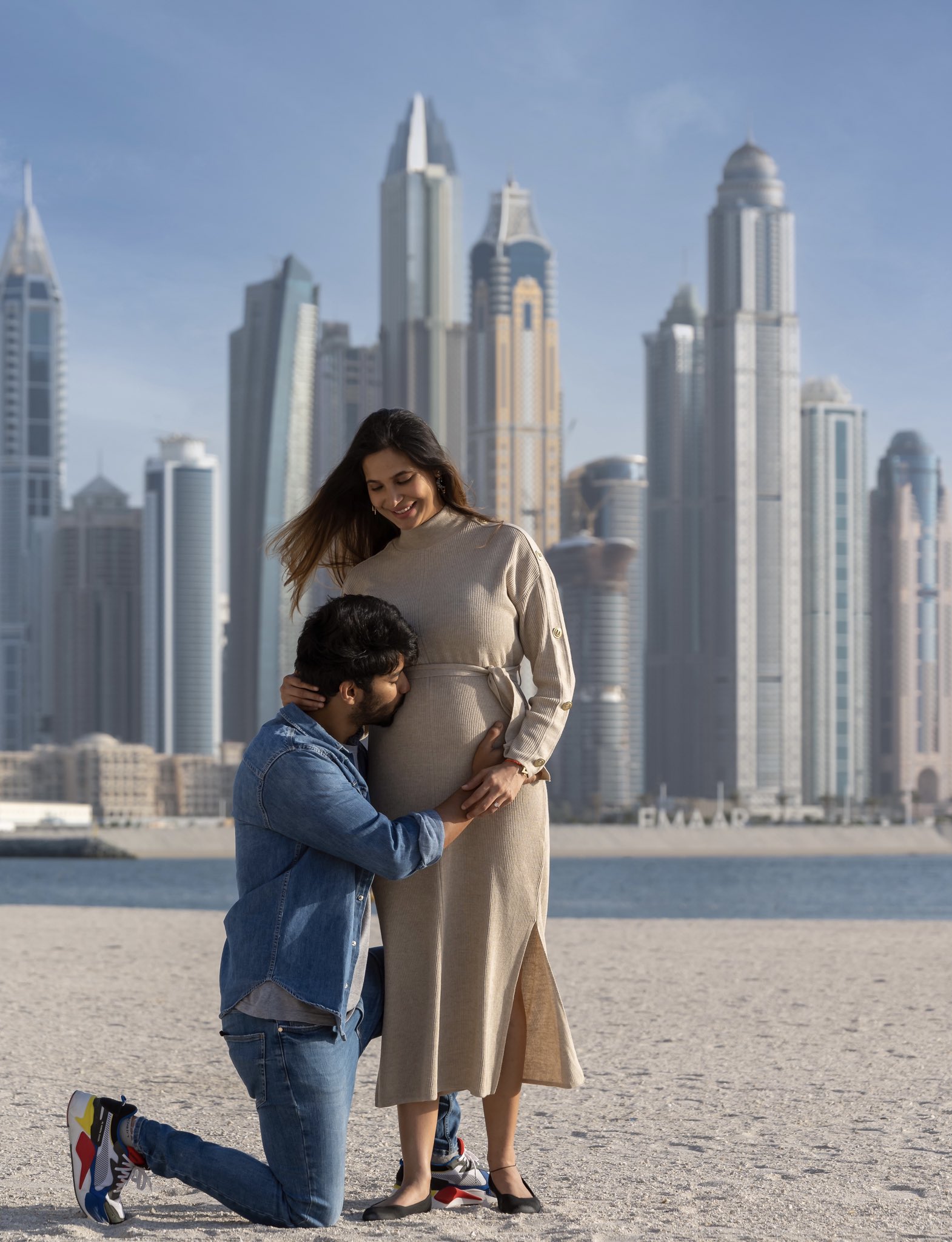 Bigg Boss Tamil fame announces pregnancy in style; Pics go viral ft Mahat Raghavendra and Prachi 