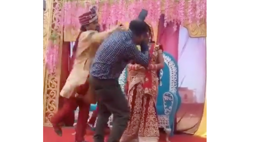 Video: Angry Groom beats photographer in the reception stage