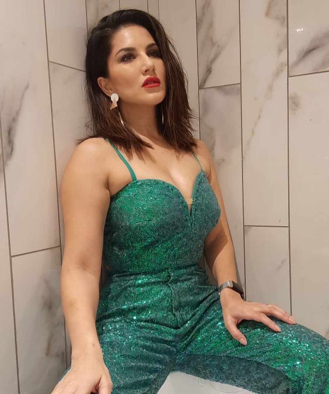 Kerala police questions actress Sunny Leone in alleged cheating case