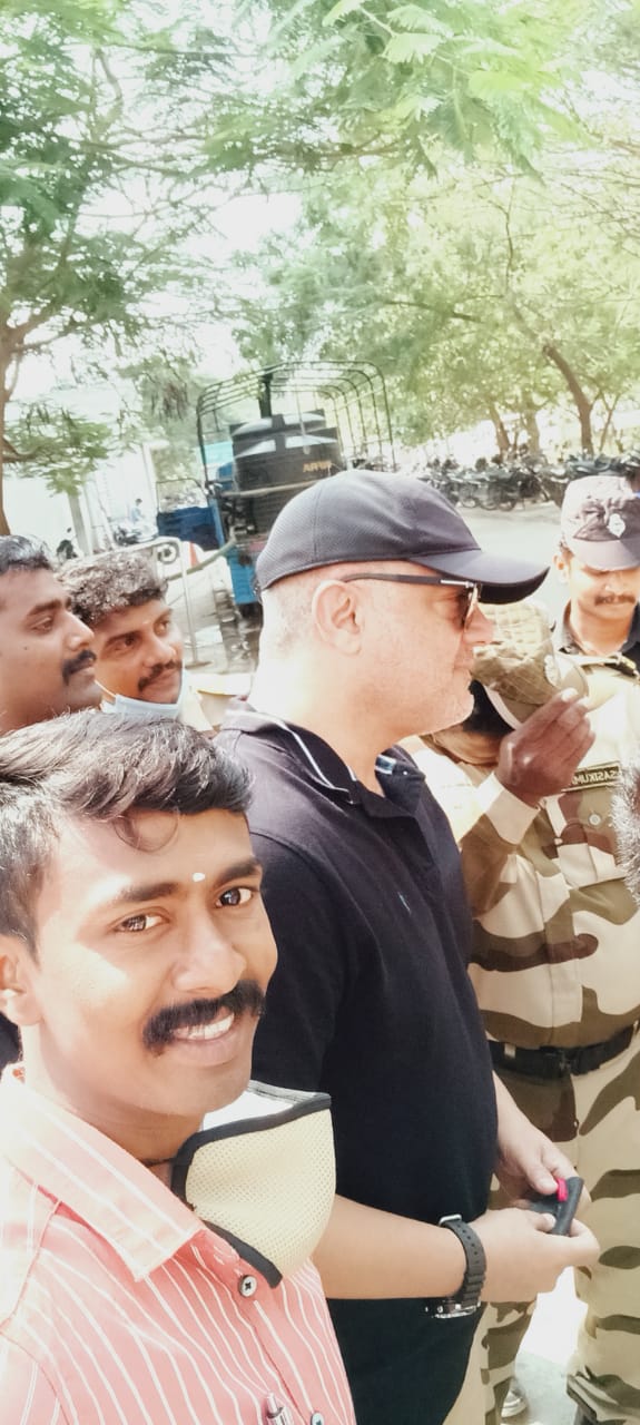 Ajith’s latest new getup leaves fans impressed; viral pics and videos of the Valimai star