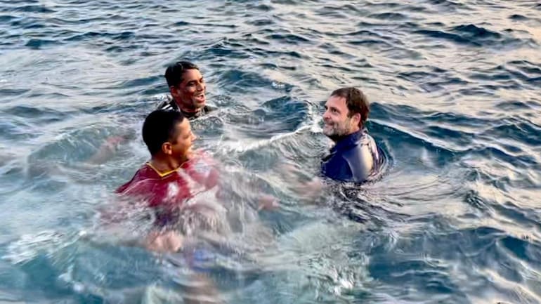 Kerala : Rahul Gandhi jumps into sea to swim with fishermen