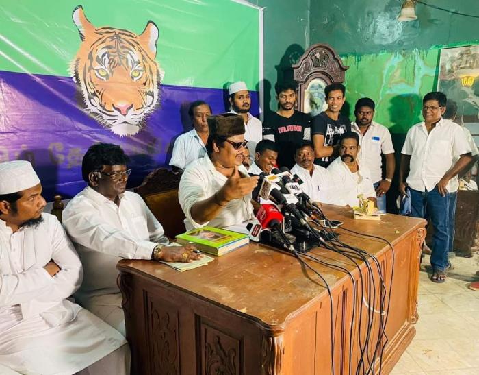 Mansoor Ali Khan launched a new political party, Tamil Desiya Puligal 