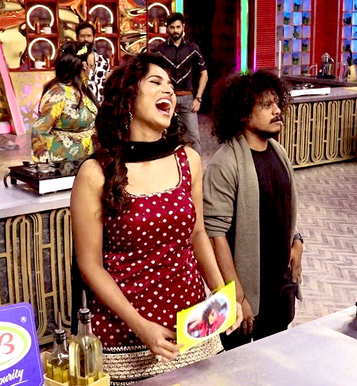 Cook With Comali fame Pavithra’s sharp reply to Ramya Pandian hater is winning hearts