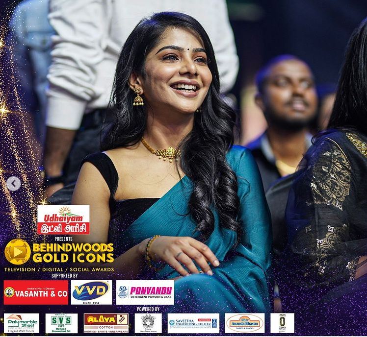 Behindwoods Gold Tv & Digital Awards gorgeous Pavithra 
