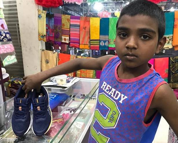 Rahul Gandhi ifts sports shoes to Kanyakumari boy