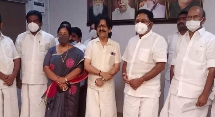 Former Bigg Boss Tamil contestant quits BJP and joins 'this' party; fans in surprise ft AMMK