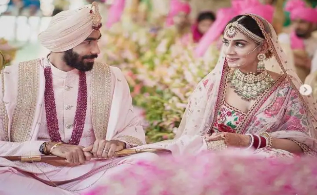 Jasprit Bumrah marries sports presenter Sanjana Ganesan