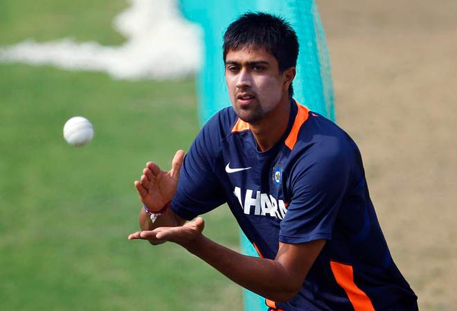 indian cricketer rahul sharma broke down after father demise