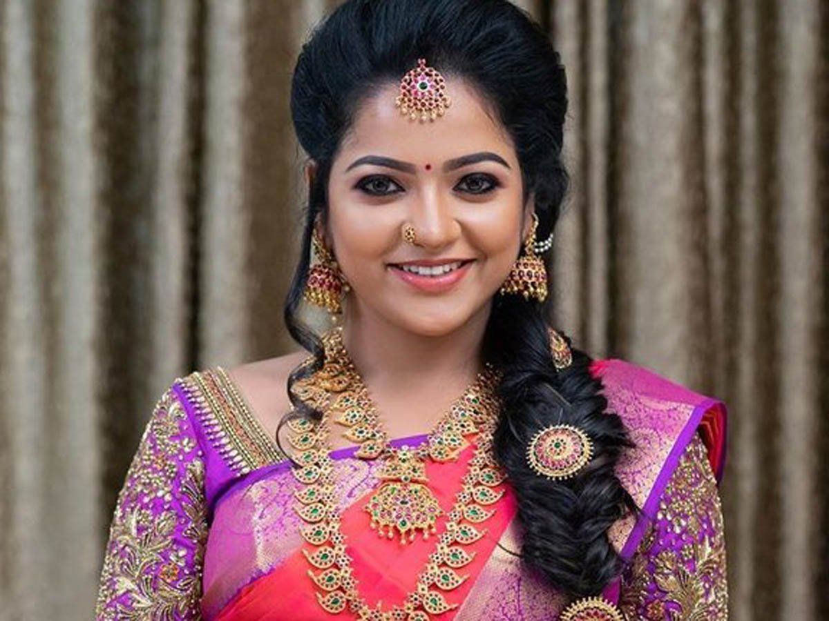 VJ Chitra parents visit her hotel room and break down