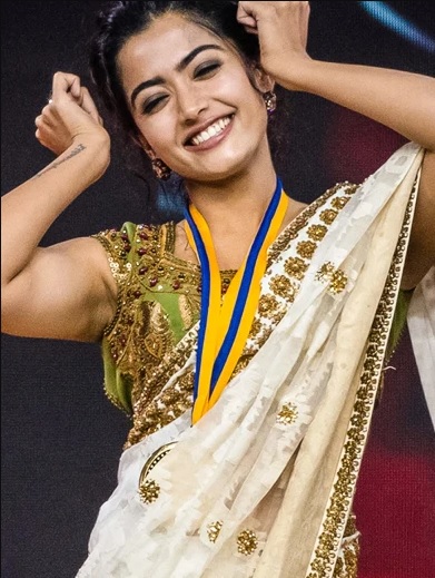 Rashmika Mandanna and Vijay Deverakonda’s Yenti Yenti ramp walk at BGM 2019 crosses 50M views