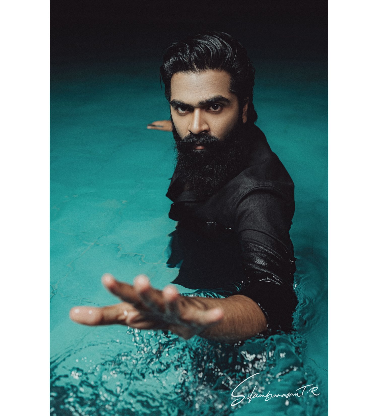 STR's shirtless pic showing off his toned muscles is going viral