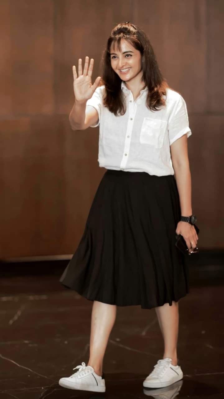 Dhanush’s Asuran co star Manju Warrier stuns with her stylish cute viral pics