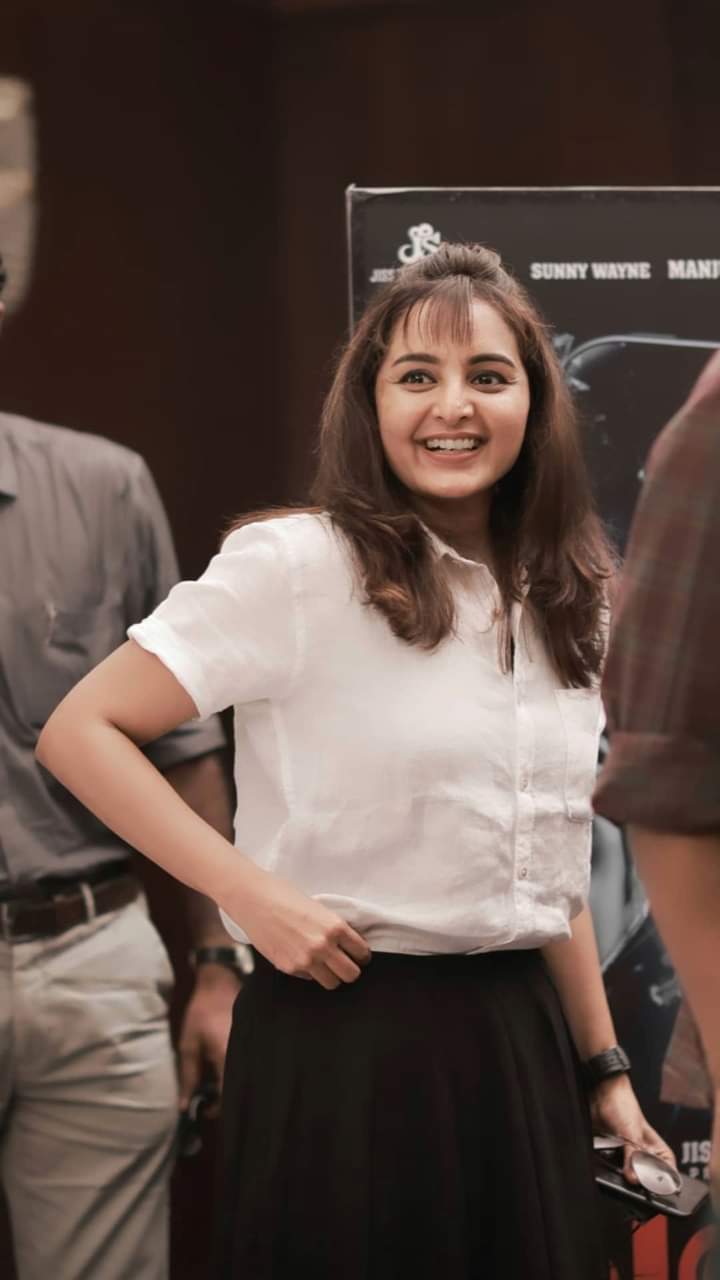 Dhanush’s Asuran co star Manju Warrier stuns with her stylish cute viral pics