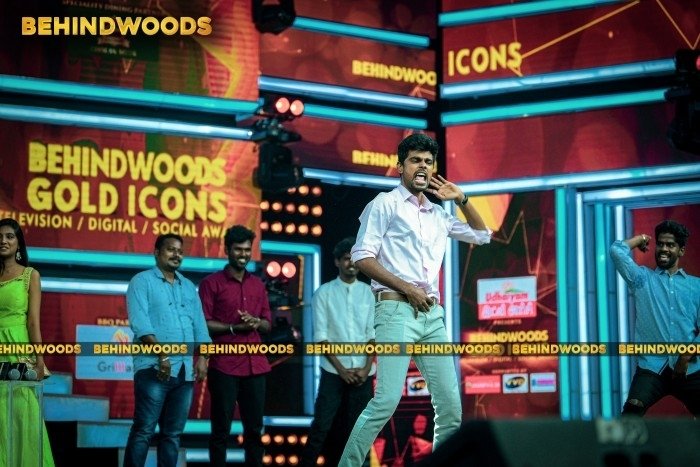 From crying on Pugazh's shoulders to dancing; here's Micset Sriram's exclusive video from Behindwoods Gold Icons