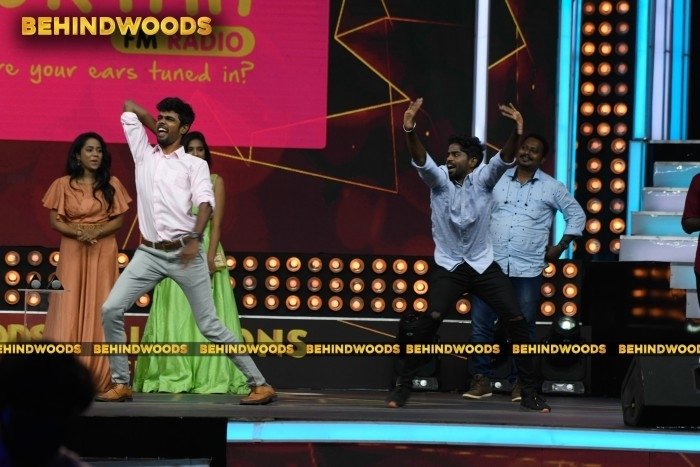 From crying on Pugazh's shoulders to dancing; here's Micset Sriram's exclusive video from Behindwoods Gold Icons