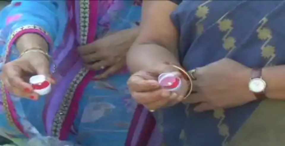 Nose pin gift for corona vaccination in Gujarat government 
