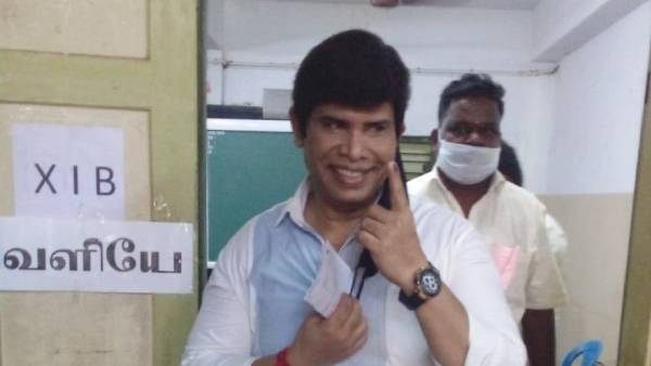 Simbu mass entry at voting booth Stunned fans react