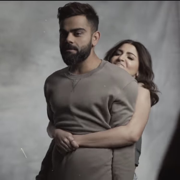 Fans stunned as Anushka Sharma lifts her hubby Virat Kohli effortlessly; viral video
