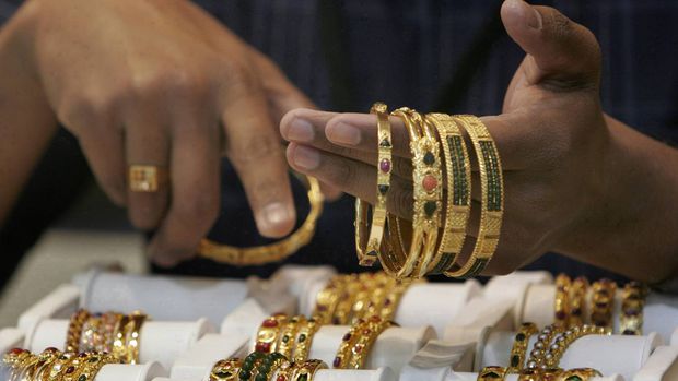 Gold Rate Rises by Rs 10 Per Gram, Silver Too Gains Marginally