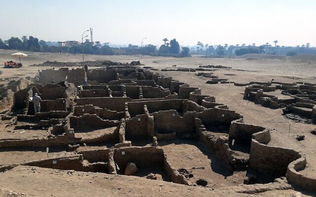 discovery of the 3000-year-old golden city of Egypt