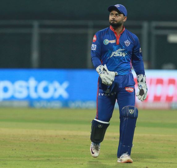 rishabh pant misses easy run out for unadkat cost delhi match