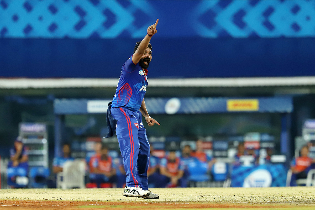 DC Amit Mishra takes two wickets in two balls against MI