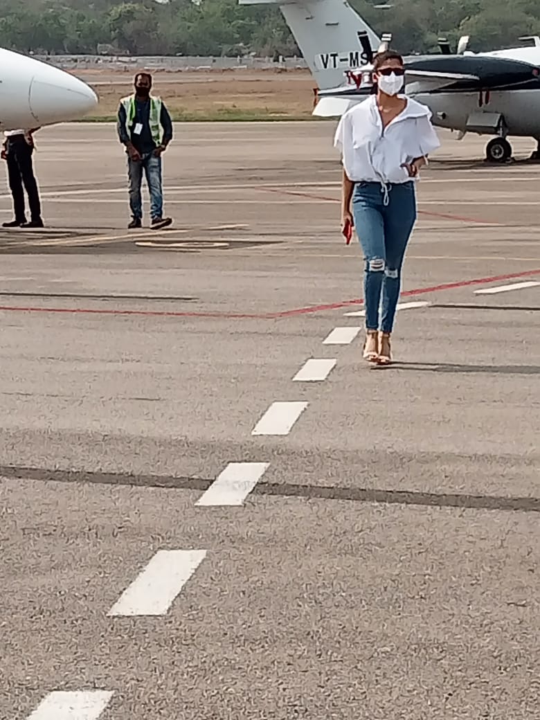 Lady Superstar Nayanthara lands in style for Superstar Rajinikanth’s Annaatthe shoot; viral pics