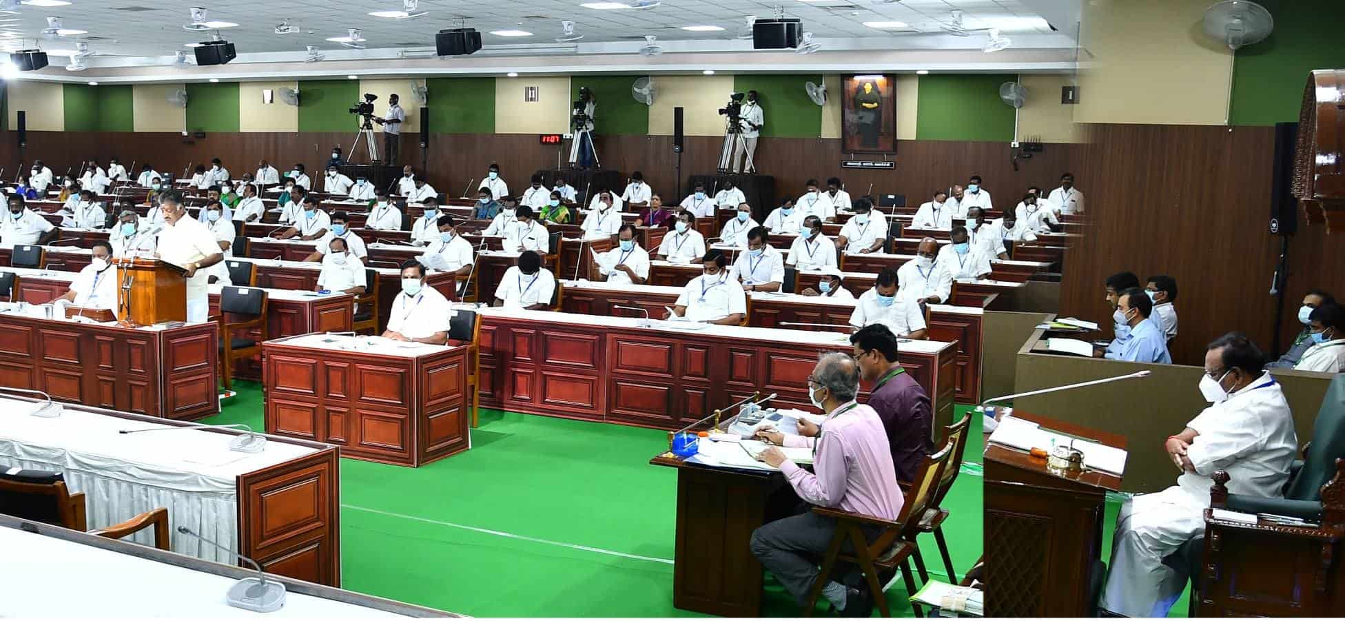 Jayalalitha Photo placed in Kalaivanar Arangam, where assembly session