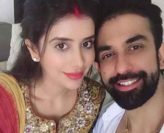 Popular TV actress announces her pregnancy in style; viral pics ft Charu Asopa and Rajeev Sen