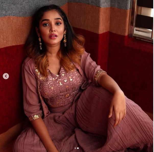 Viswasam fame actress Anikha opens up about receiving scary proposals; viral video