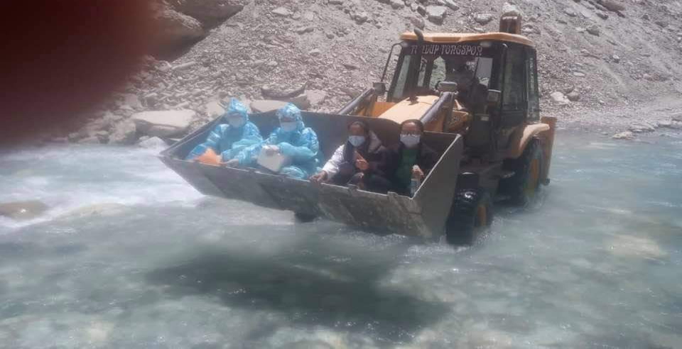 Ladakh traveling Bokline cart treat people infected corona