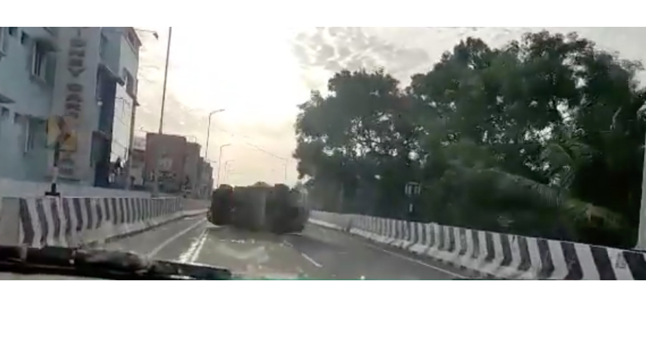Rash driving leads to accident as Mahindra Xylo flips atop bridge