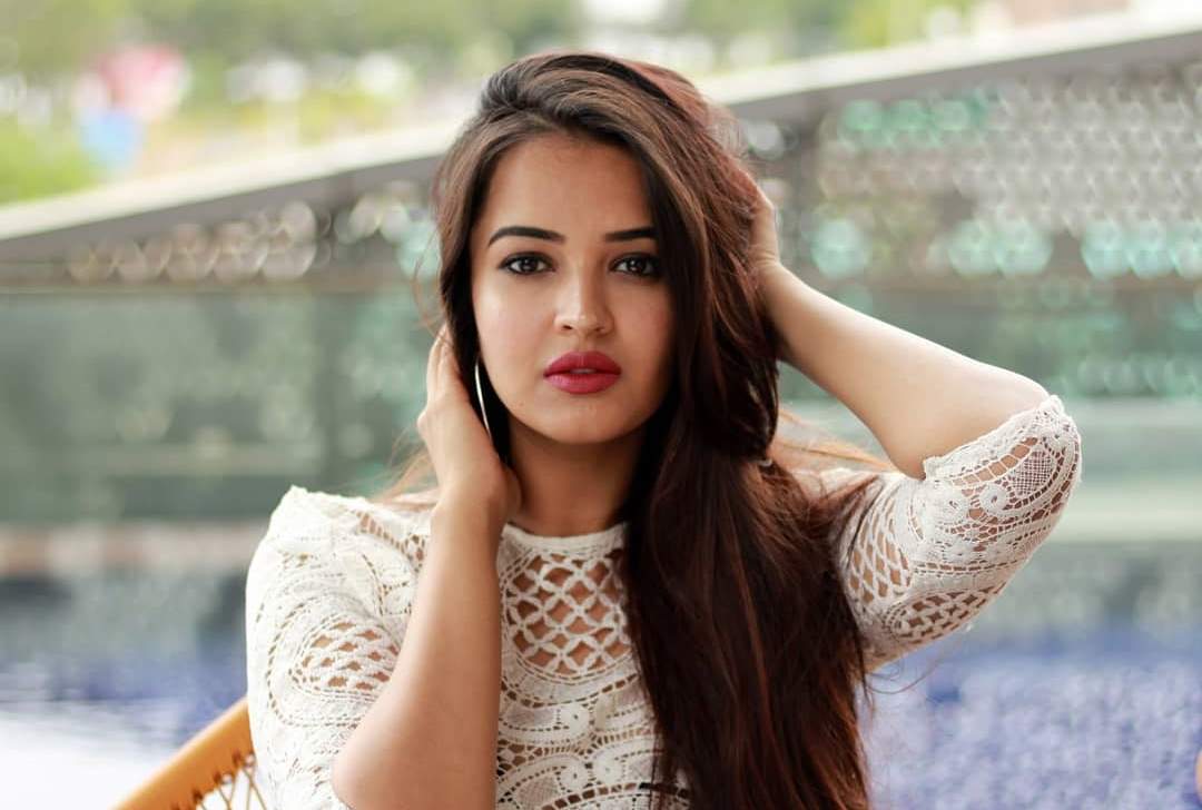 Aari introduces his heroine from Bhagavan! Any guesses who? ft Pujita Ponnada