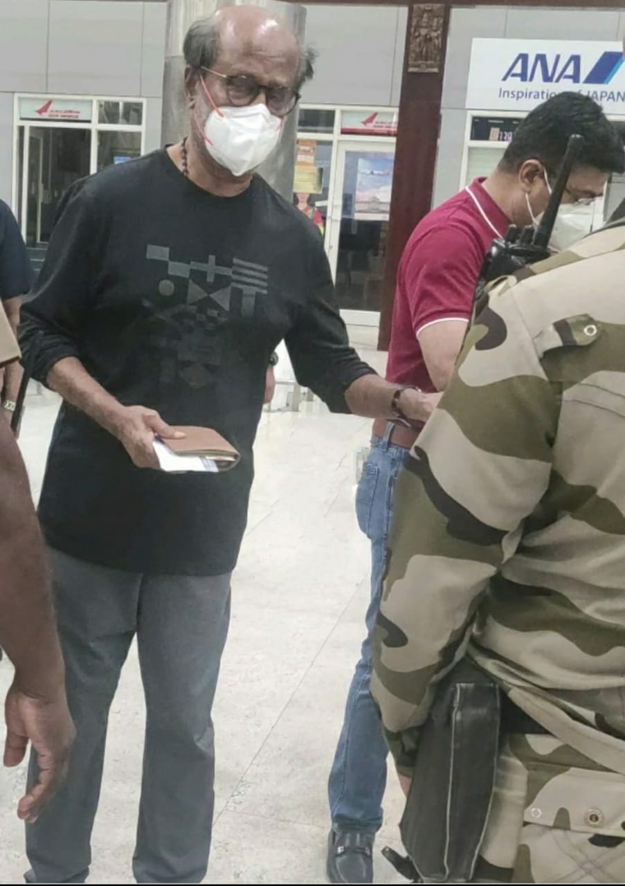 Superstar Rajinikanth jets off to US; pics take the Internet by storm