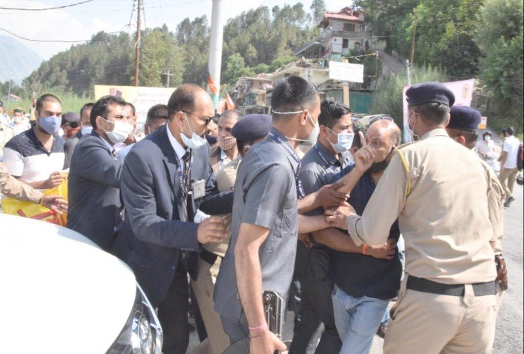 Himachal Pradesh: CM’s security officers, district cops clash in Kullu
