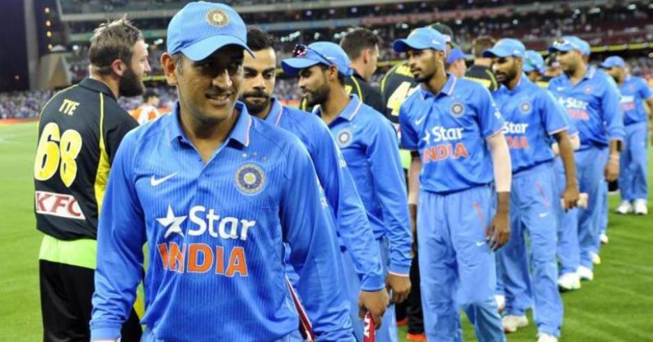 Dhoni old tweet goes viral, about Rohit's double ton against SL
