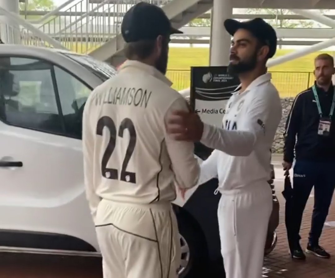 Williamson reveals why he rested his head on Kohli's shoulder