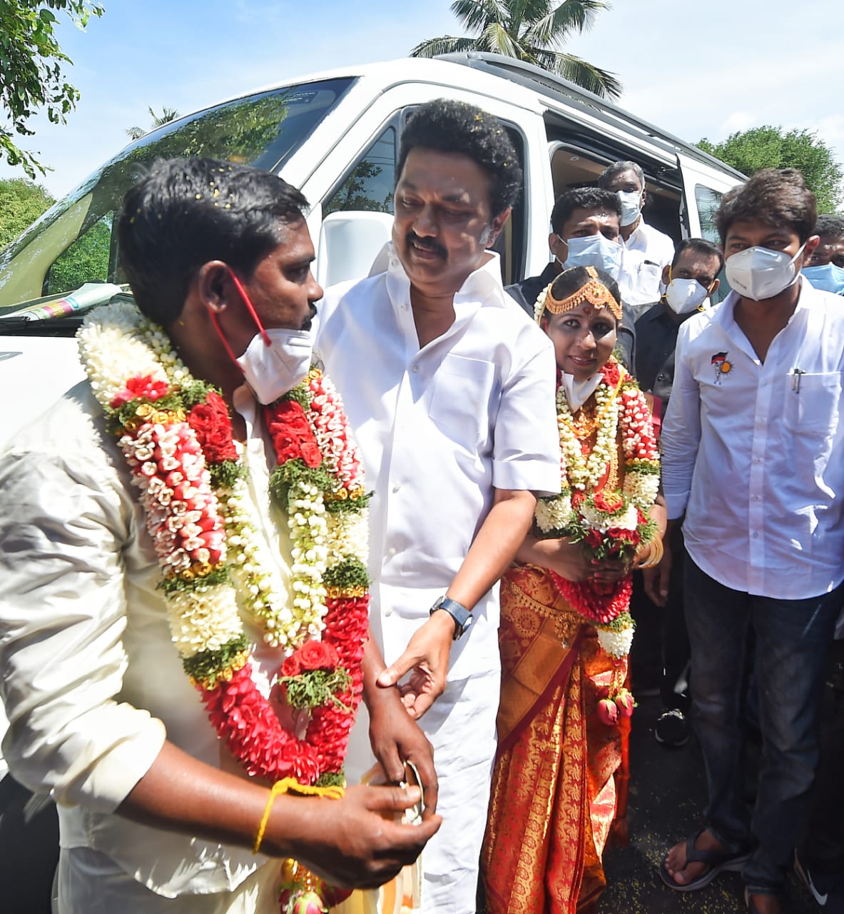 CM MK Stalin led wedding for couple at Tiruvarur