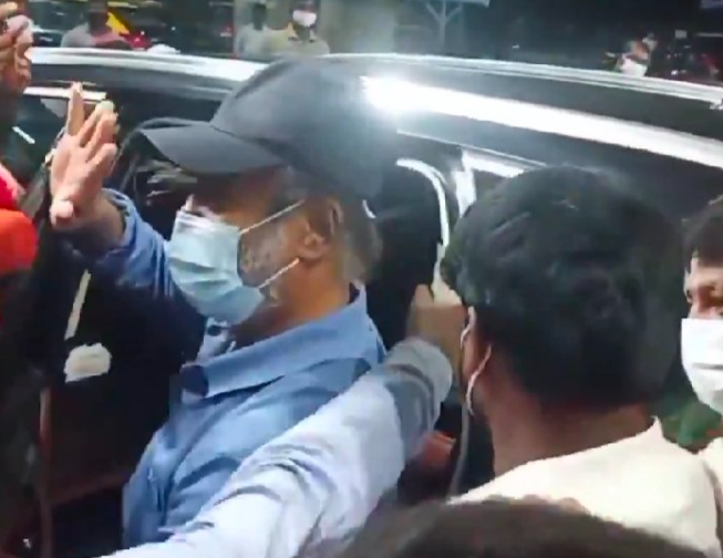 Thirumbi vanthuten nu sollu! Superstar is back in Chennai; First pics are VIRAL! Check out