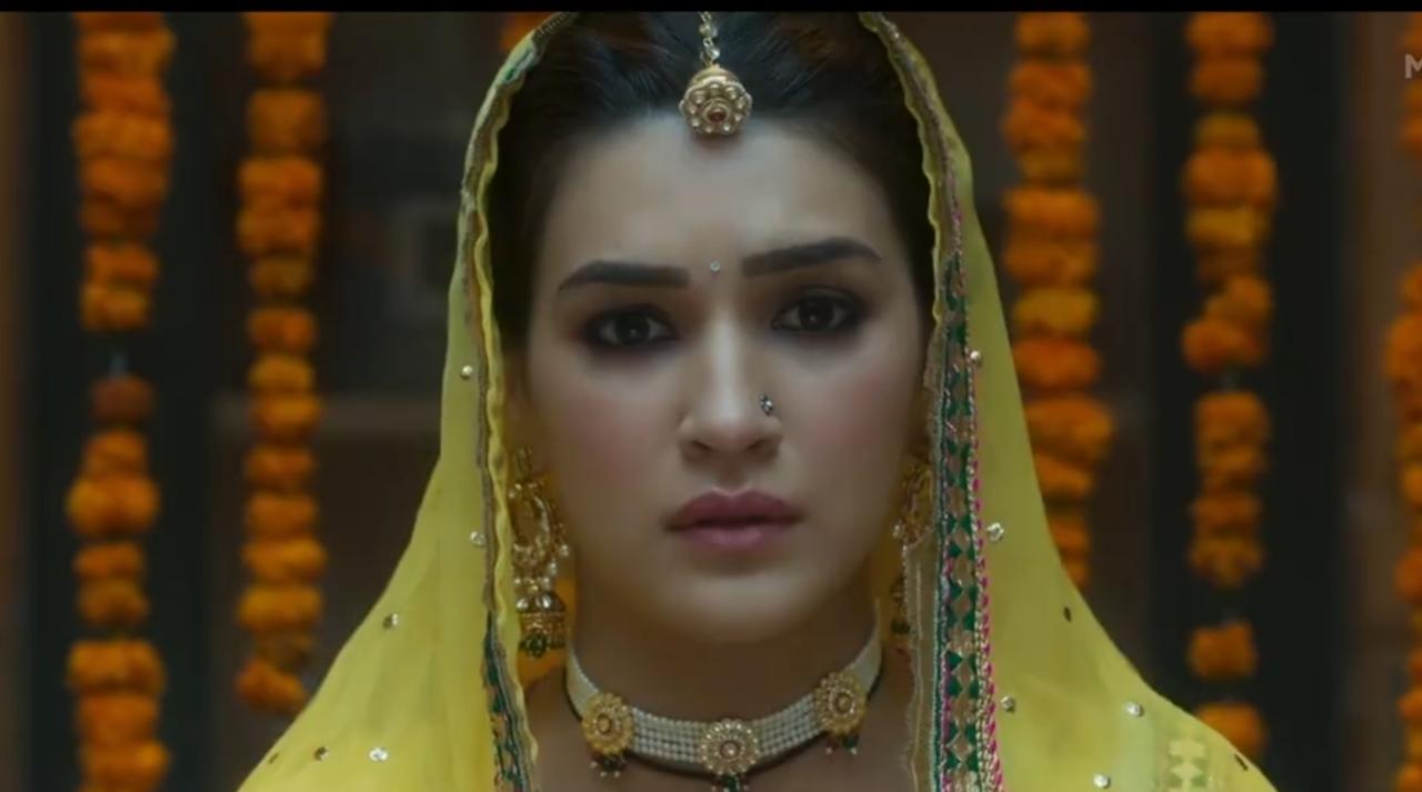 Popular heroine gains 15 kilos for her upcoming film; fans left surprised ft Kriti Sanon