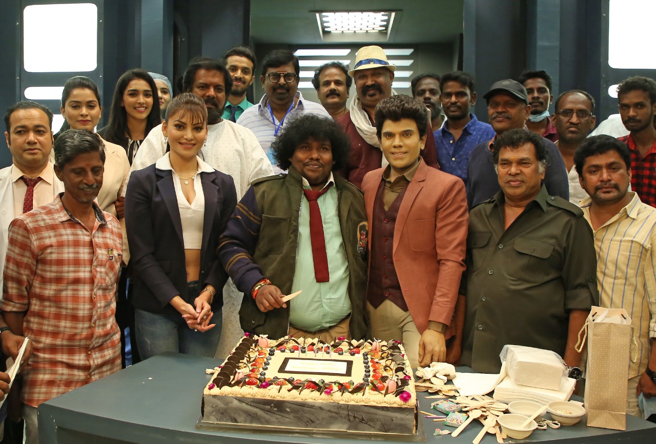 New pic from Legend Saravanan's movie shooting spot is storming the Internet ft Yogi Babu