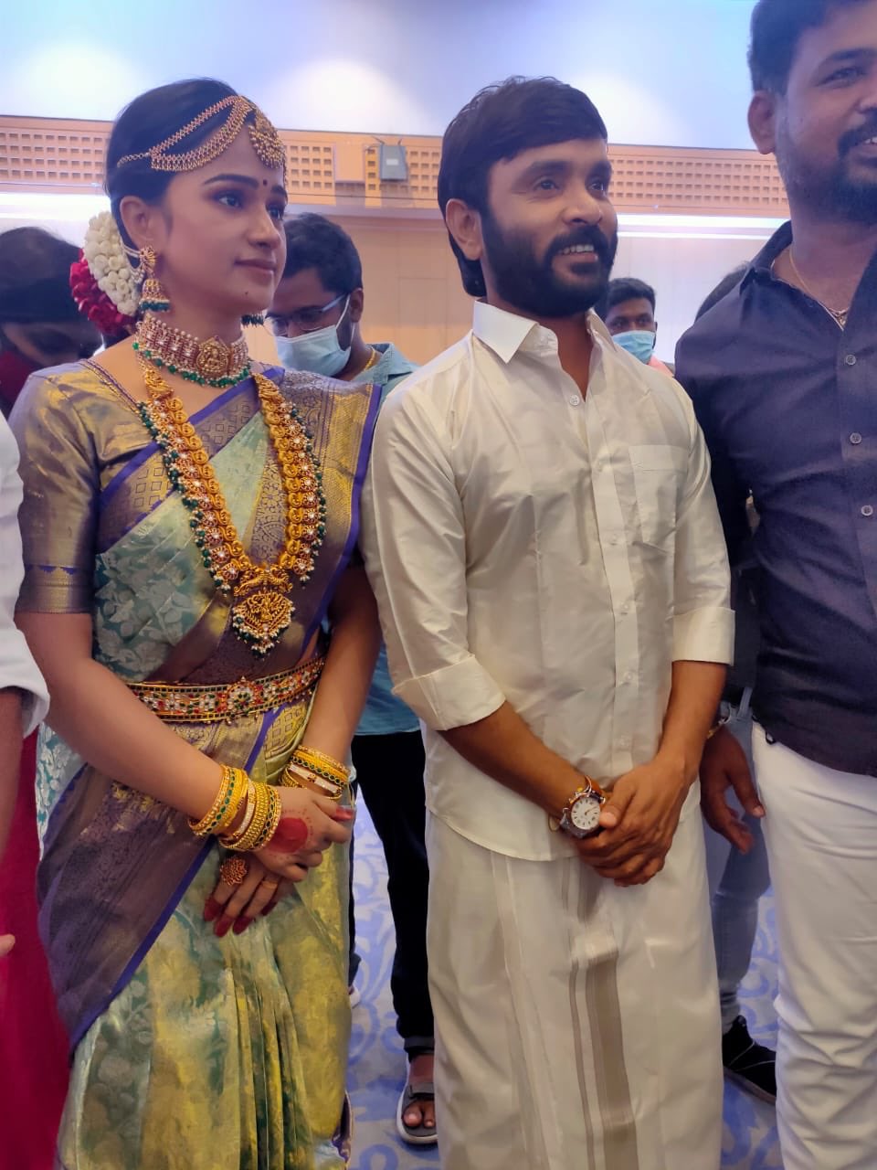 Bigg Boss fame Snehan gets hitched to actress Kannika in Kamal Haasan’s presence; viral pics, video