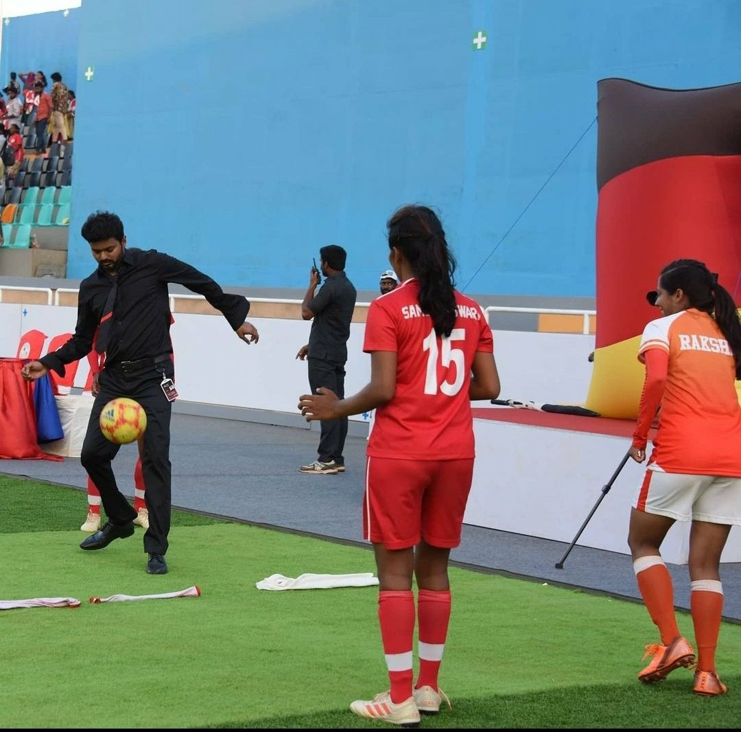 UNSEEN BTS picture from Thalapathy Vijay's Bigil goes VIRAL on social media