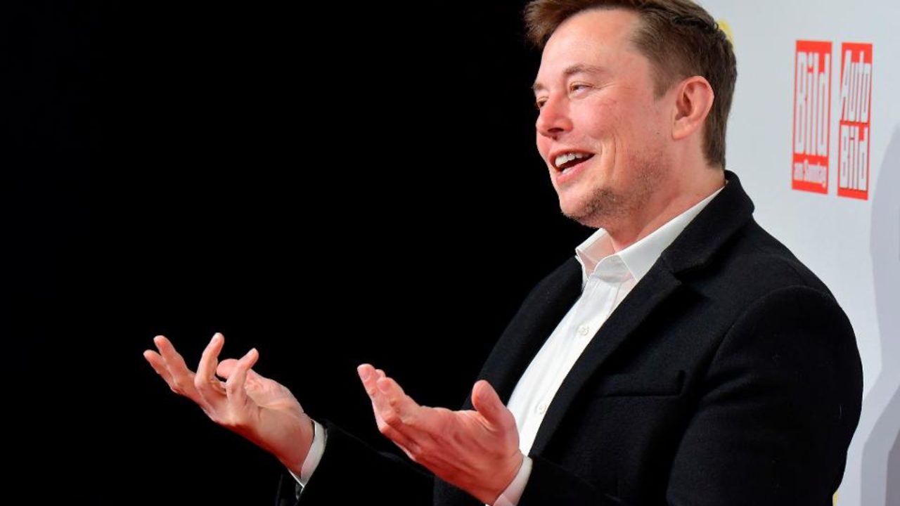 Elon Musk replies in a teasing woman thank following her