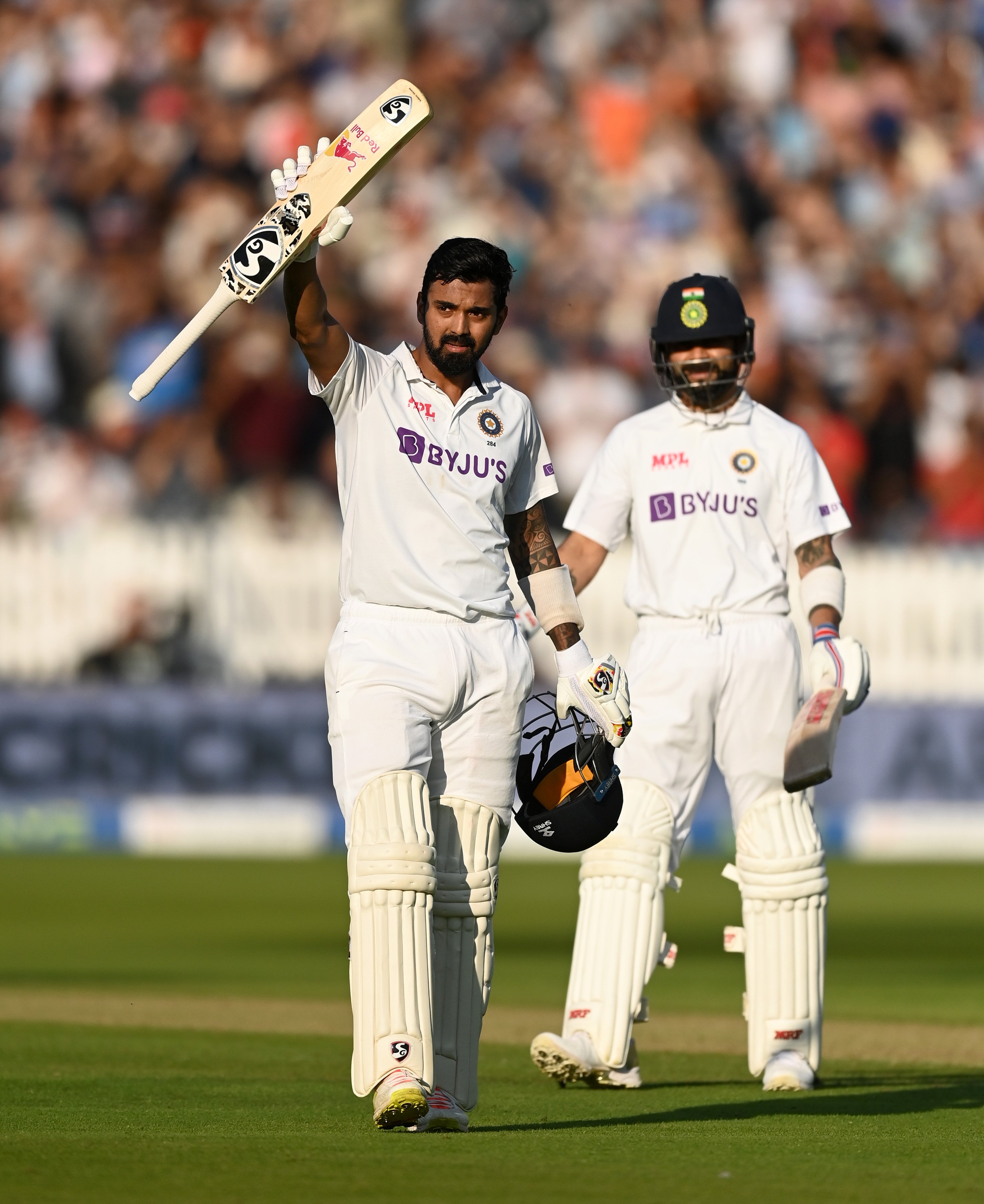 Unruly crowd at Lord's throw champagne corks at KL Rahul