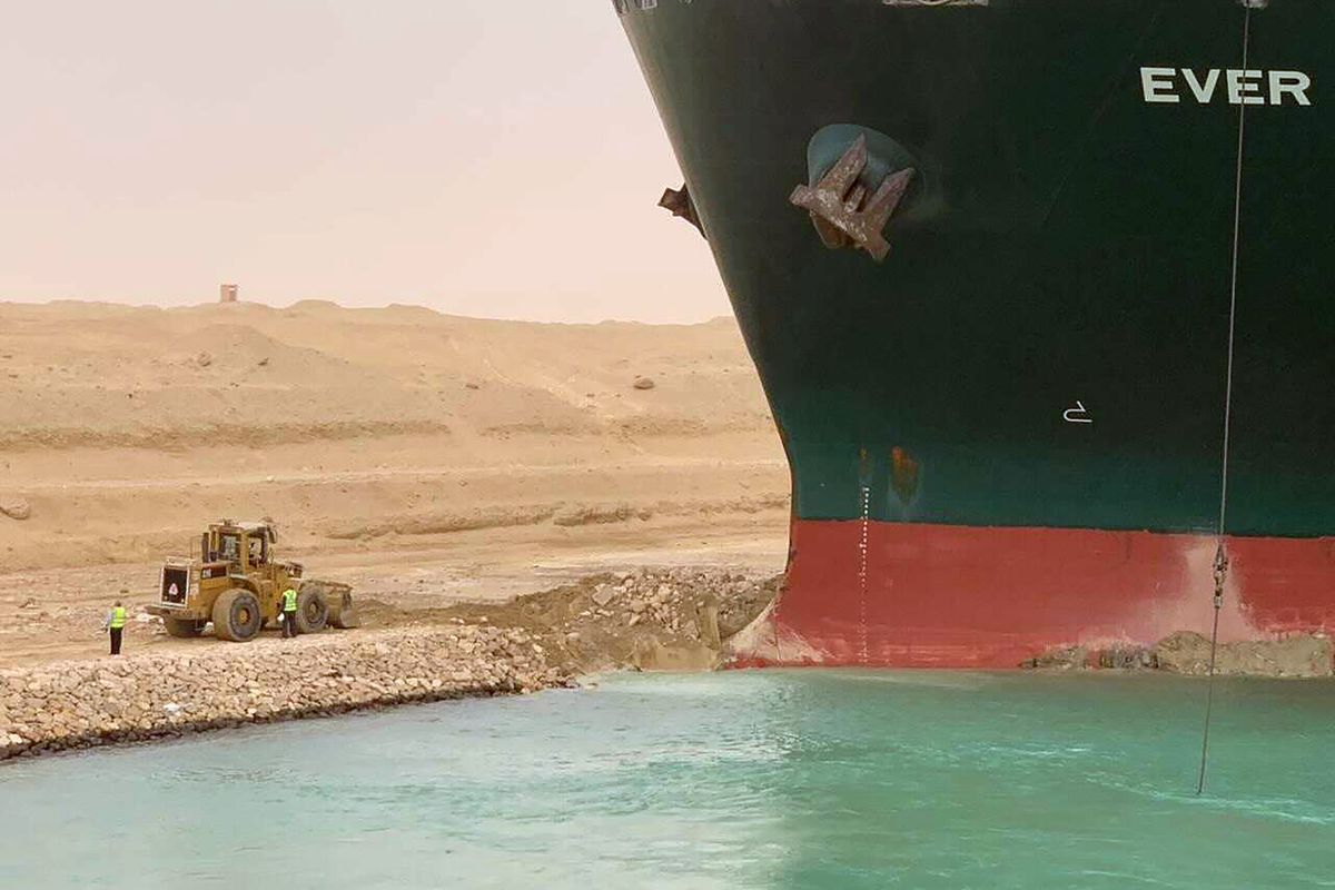 Pernah, kapal yang menutup Terusan Suez, melintasi terusan lagi